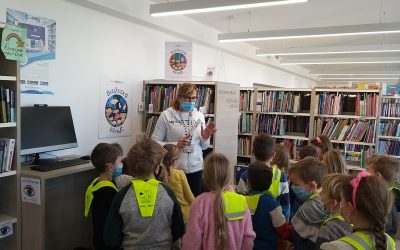 Prvo- in drugošolci obiskali Krajevno knjižnico Naklo